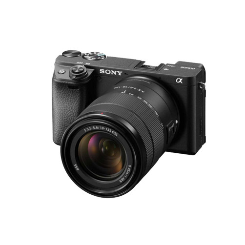 Vrhunski fotoaparat SONY ILCE-6400AMB Alpha 6400 serije E s senzorjem APS-C (ILCE6400 + OBJEKTIV SEL18135)